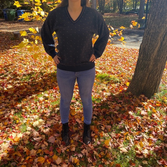 BHC sweaters for men Size M, unisex, Perfect for women for fall look - Picture 2 of 11